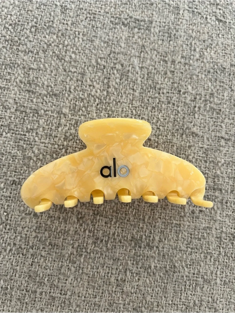 Alo Yellow Marble Hair Clip